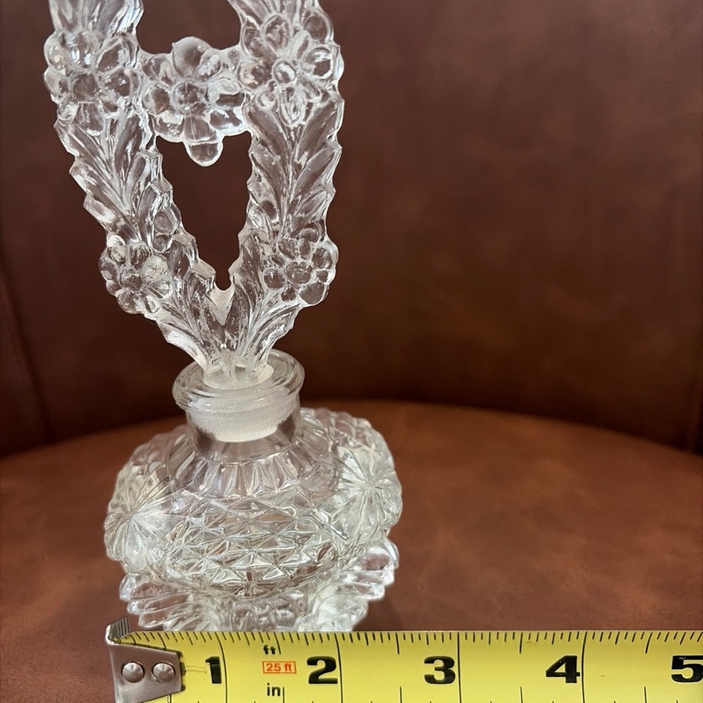 Beautiful Vintage Ornate Glass Perfume Bottle W Stopper Vanity Decor Victorian - Picture 11 of 12